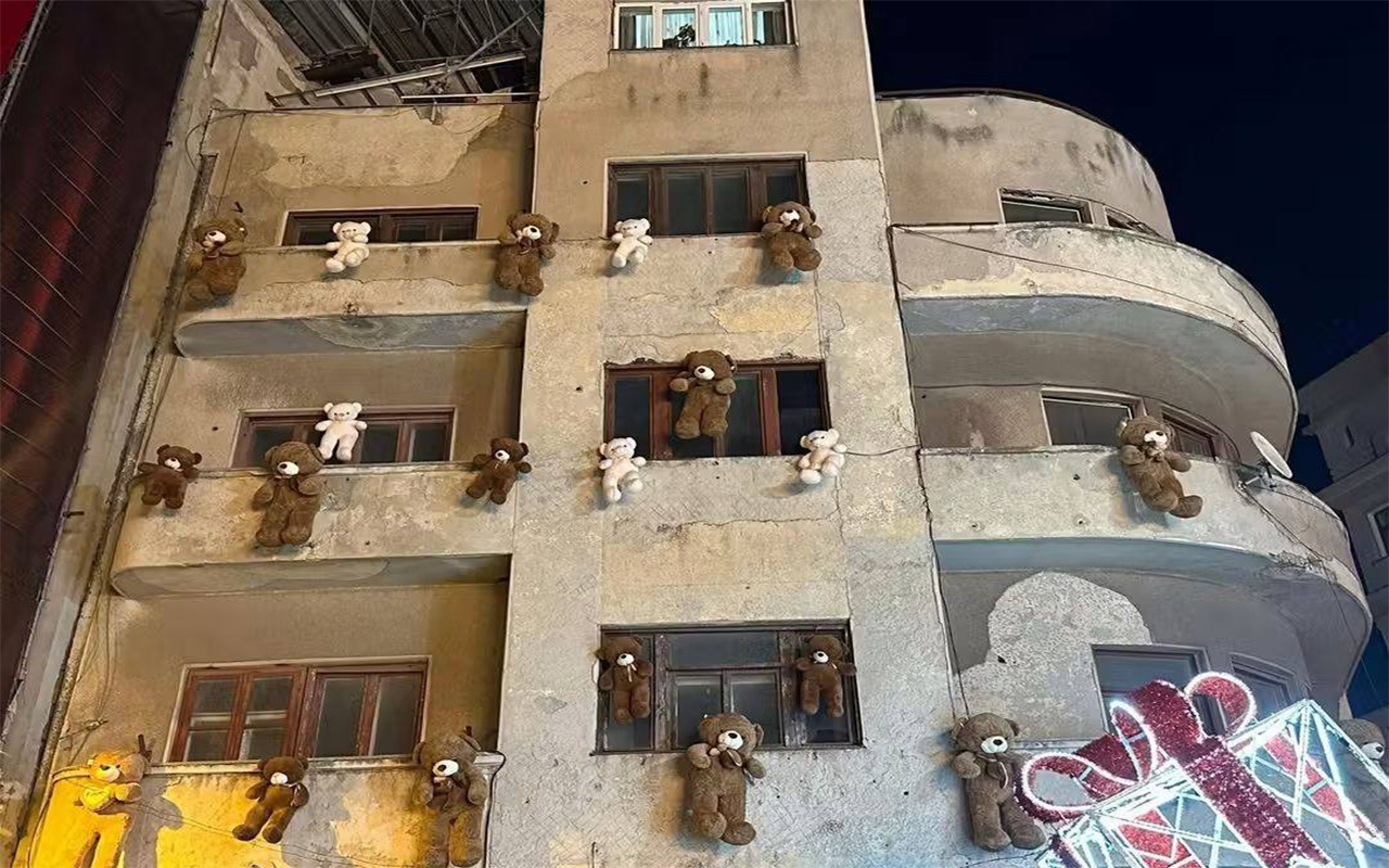 Qytetari vendosi arusha pellushi në ndërtimin pa leje, që t’mos ja marrë më sysh IKMT